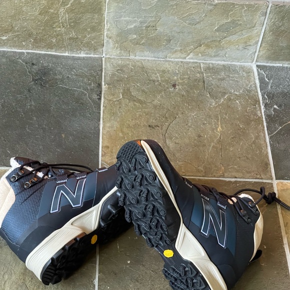 NEW BALANCE WINTER HIKING BOOT IN NAVY - Picture 5 of 16